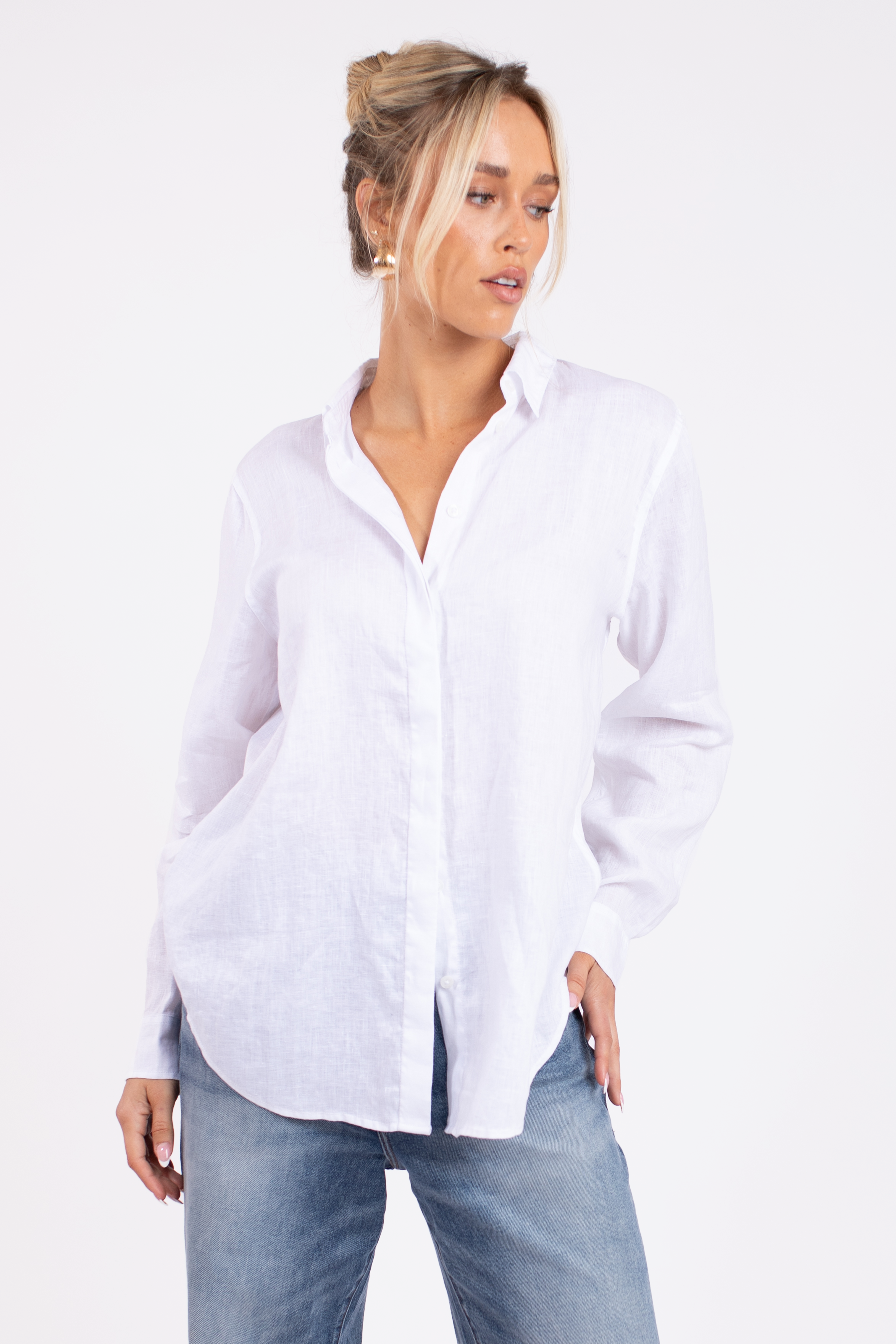 Model wearing Hut Clothing White Hidden Placket Boyfriend Linen Shirt with denim jeans